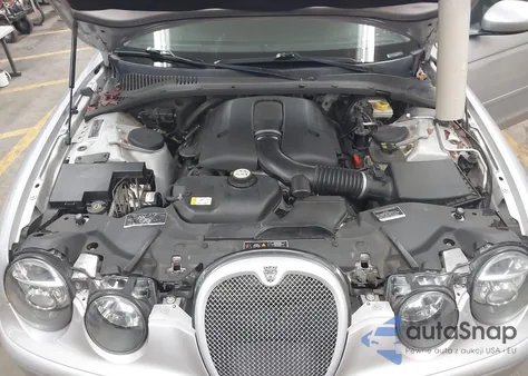 2003 Jaguar S-Type 4.2L V8 R from USA, damaged, VIN SAJEA03V131M56664